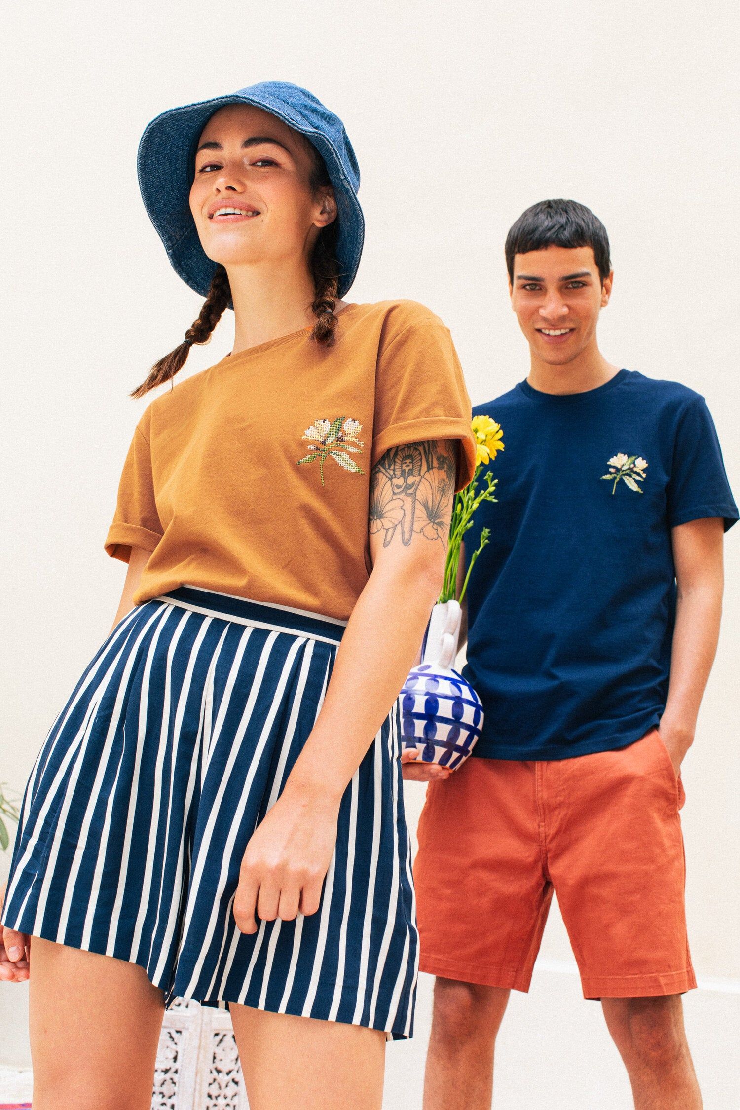 T-shirt brodé caramel en coton bio - fleur d'oranger, Johnny Romance, photo 1