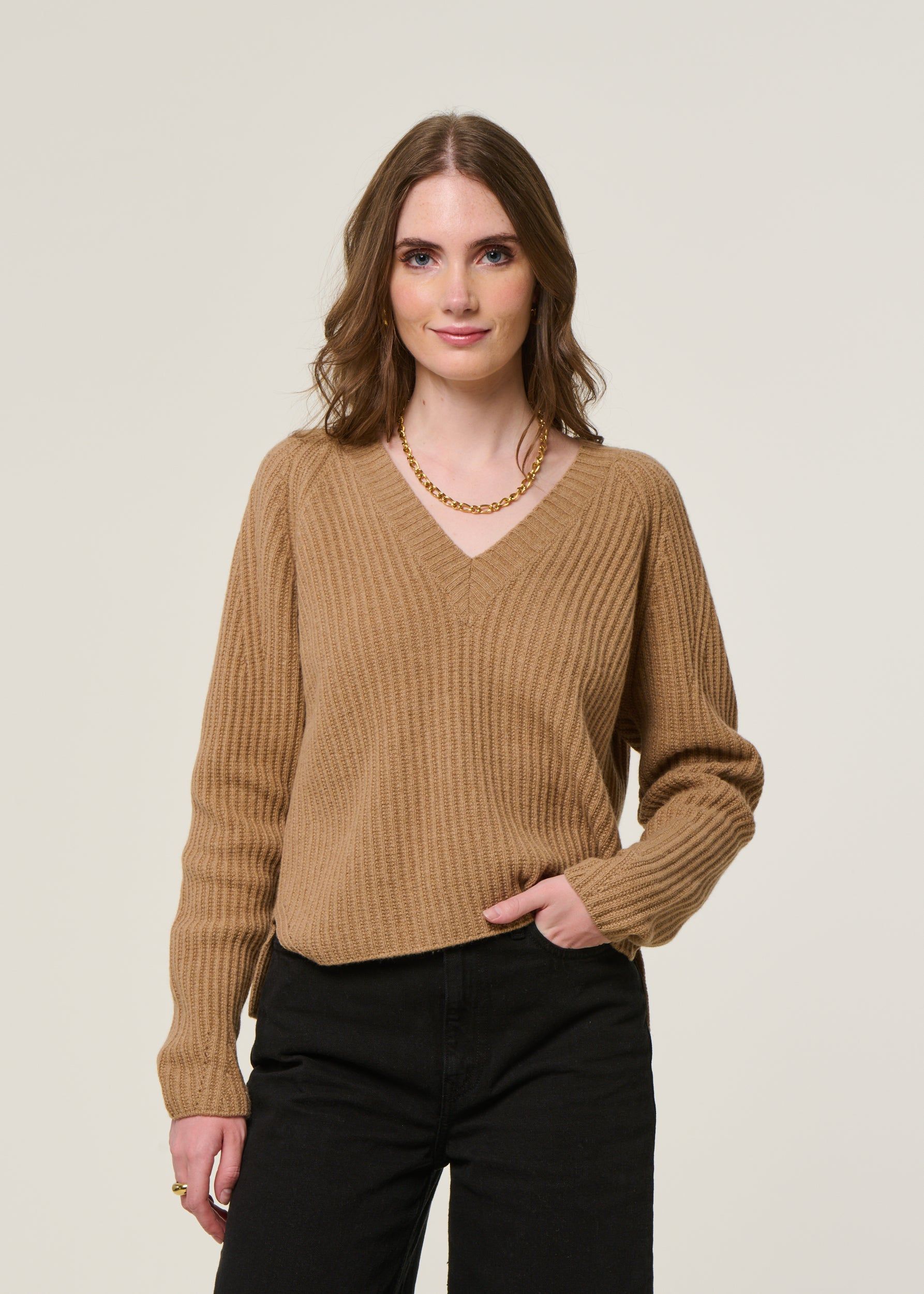 Pullover mit V-Ausschnitt aus recycelter Wolle | Camel "manon - beige sughero", Rifò, Foto 1
