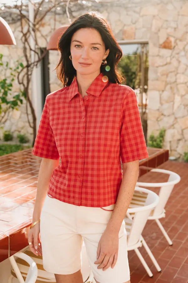 Chemise manches courtes seersucker en coton bio | rouge "red checks seersucker ane blouse", Thinking Mu
