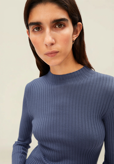 Sous-pull côtelé en coton bio | bleu "Alaania knit sweater - dusty moon" - Armedangels
