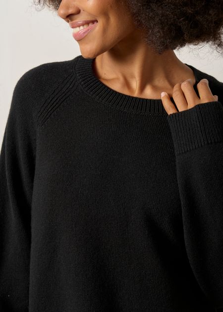 Pull boxy en laine mérinos recyclée | noir - WeDressFair