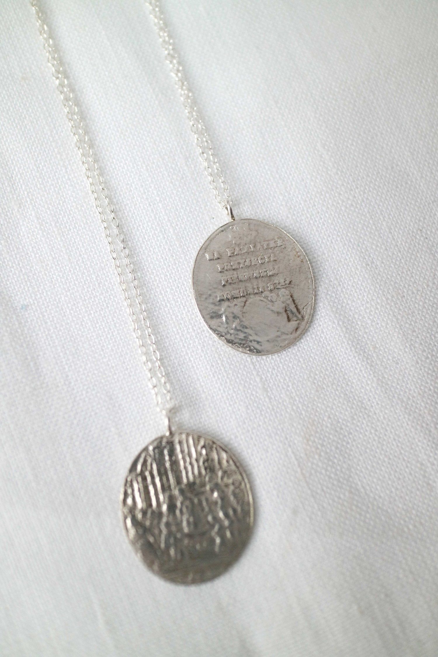 Collier médaillon en argent recyclé - oval pendant necklace, Wild fawn, photo 2