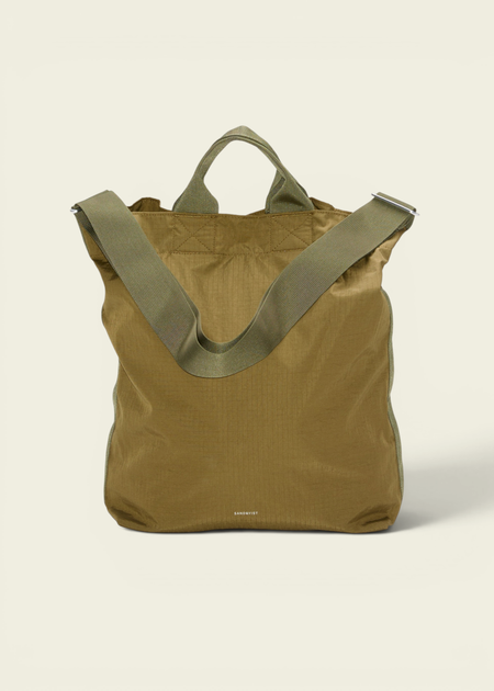 Sac cabas 18l en matière recyclée | vert "Grid shopper bag - olive" - Sandqvist