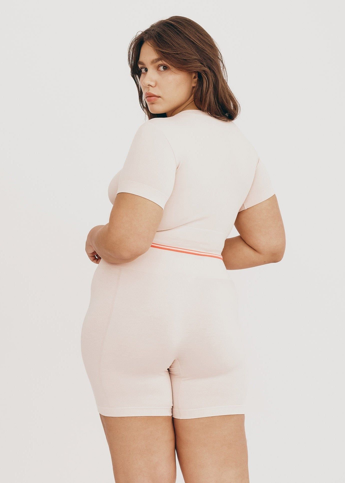 T-shirt maintien léger en ecovero | rose "luxe touch crop tee apricot", Organic Basics, photo 3