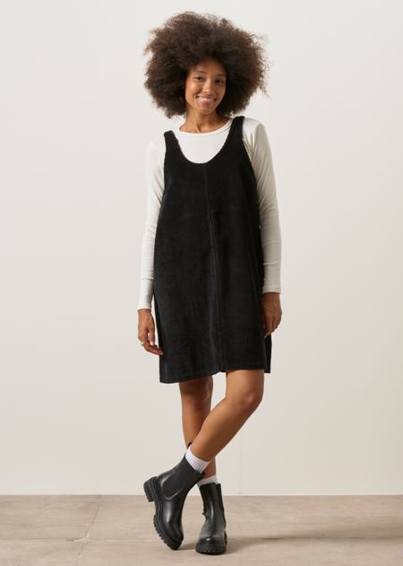 Trägerkleid aus Cord aus Bio-Baumwolle | Schwarz "Cord dress - true black", Rotholz