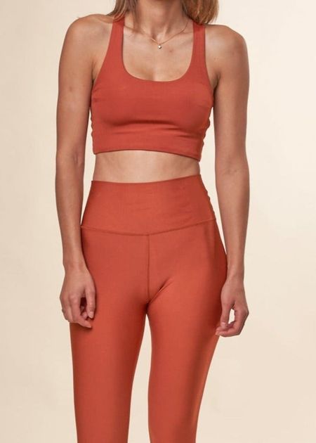 Brassière en matières recyclées | terracota "active cropped bra dark amber"