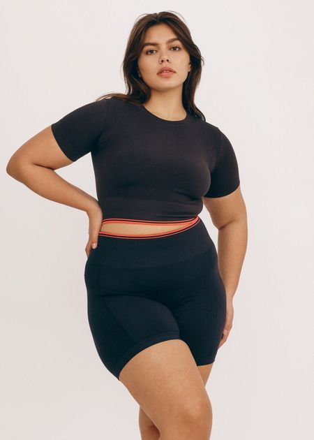 T-shirt maintien léger en ecovero | noir "luxe touch crop tee black"