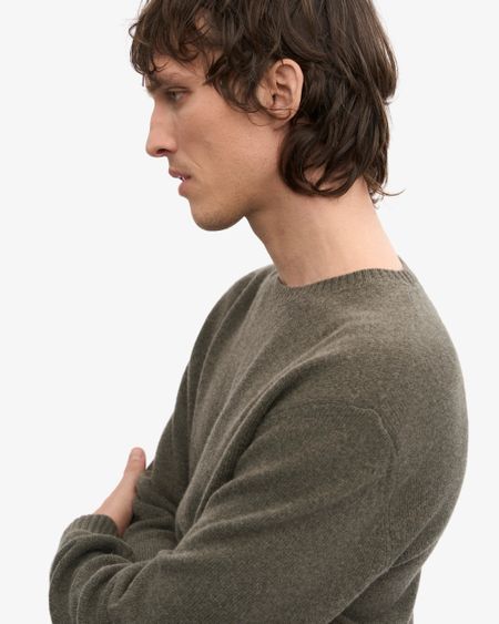 Pullover aus recycelter Merinowolle | Khaki "dusty olive", Colorful Standard, Foto 2