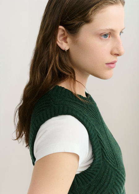 Pull sans manches en laine mérino | vert "Green kaia knitted vest - green" - Thinking Mu