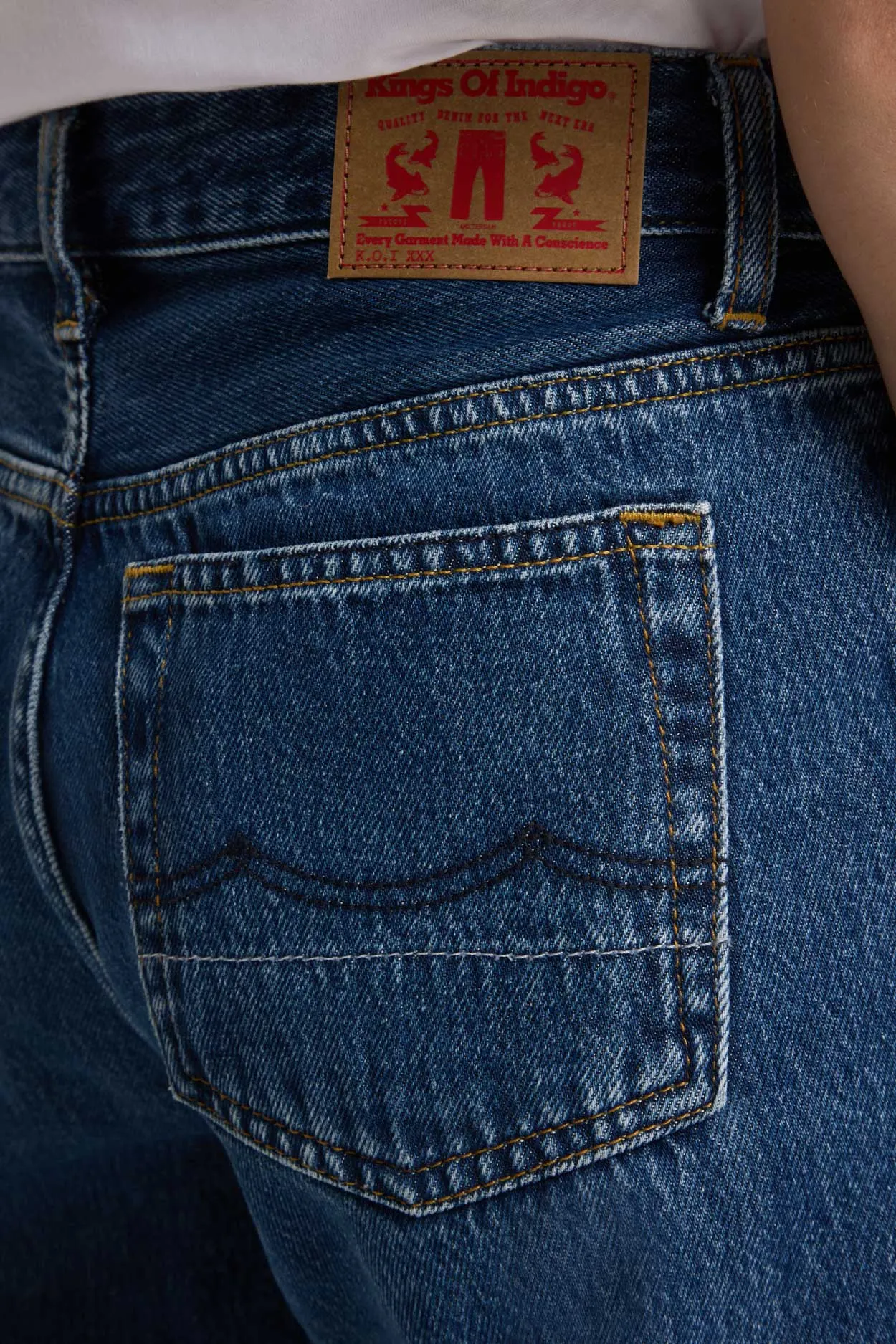 Jean mom en coton biologique et en tencel | bleu "Caroline lewisboro mid used", Kings of Indigo, photo 5
