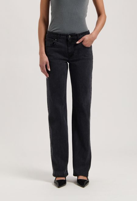 Jean droit en coton bio et recyclé | noir "Carry mid straight - black vintage" - Mud Jeans