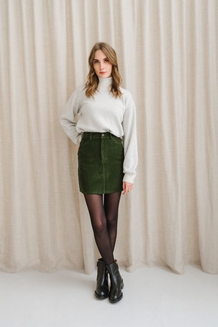 Jupe courte velours en coton bio | vert foncé "bottle green corduroy marsha skirt"
