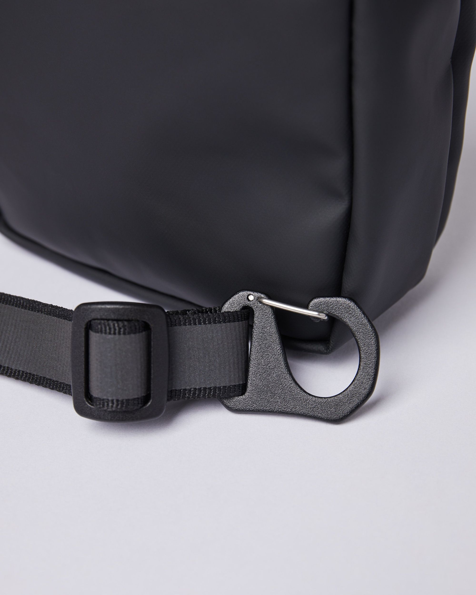 Sac à bandoulière 1l en matières recyclées | noir "poe black", Sandqvist, photo 5