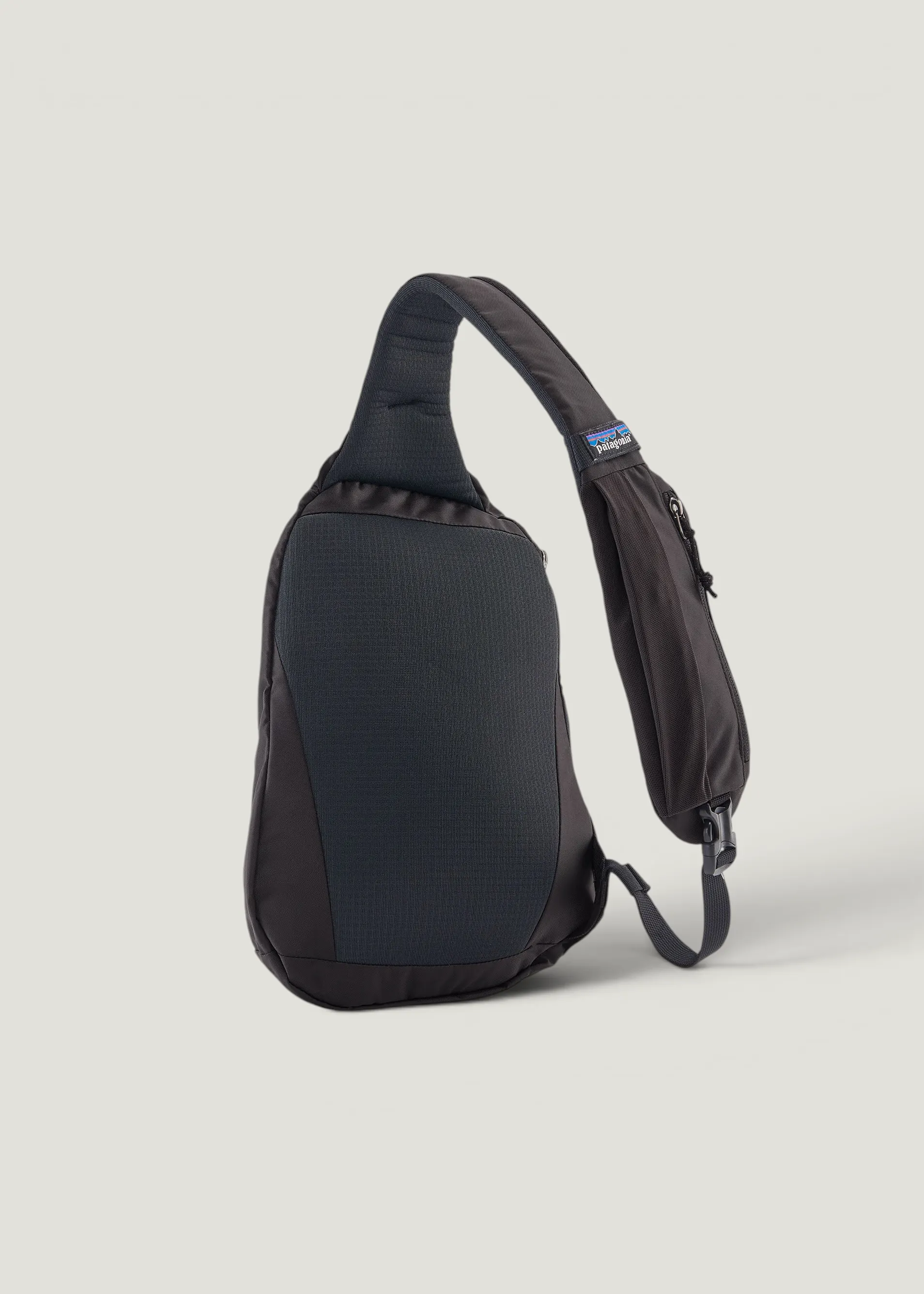 Sac bandoulière en nylon recyclé | noir "atom sling 8l - black", Patagonia, photo 2