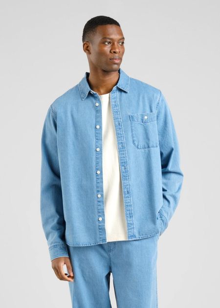 Chemise denim en coton bio | bleu clair "lunnevik denim light blue" - Dedicated