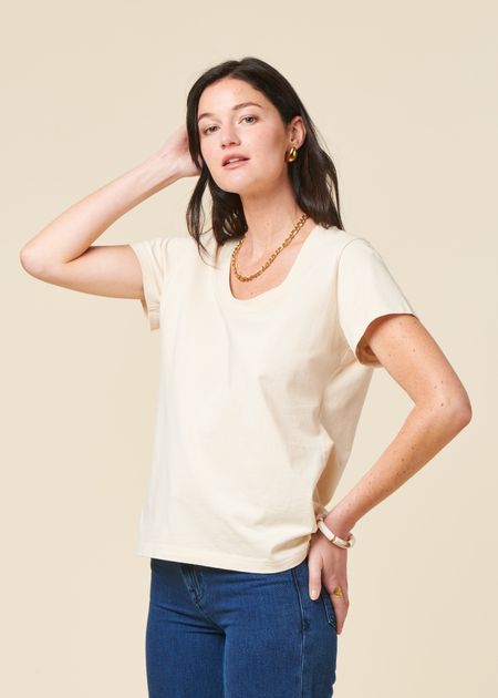 Le t-shirt décolleté écru - WeDressFair