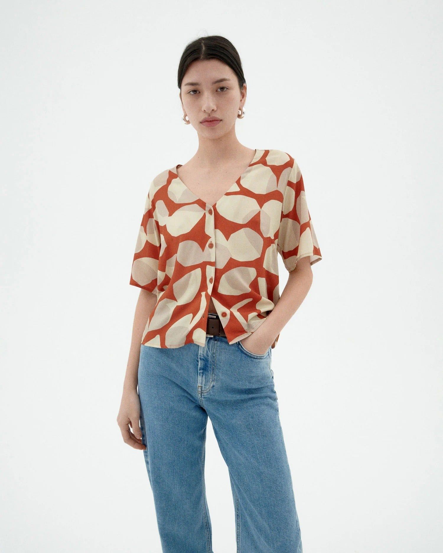 Blouse en ecovero | rouge "leaf light libelula blouse", Thinking Mu, photo 1