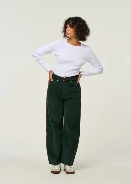 Pantalon ballon velours en coton bio | vert "leila cord - dark green cord", Kings of Indigo, photo 2