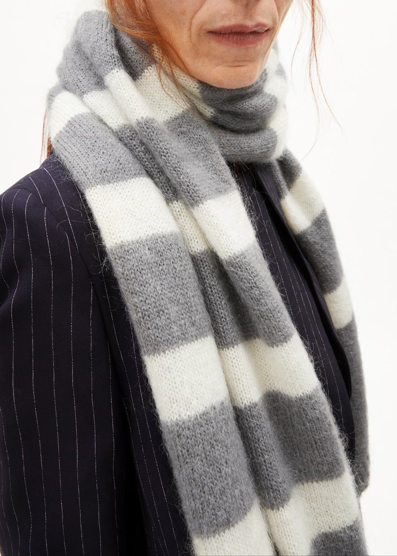Schal aus Bio- und recycelter Wolle | Grau "yukinaa stripes - iron cast-oatmilk", Armedangels, Foto 4