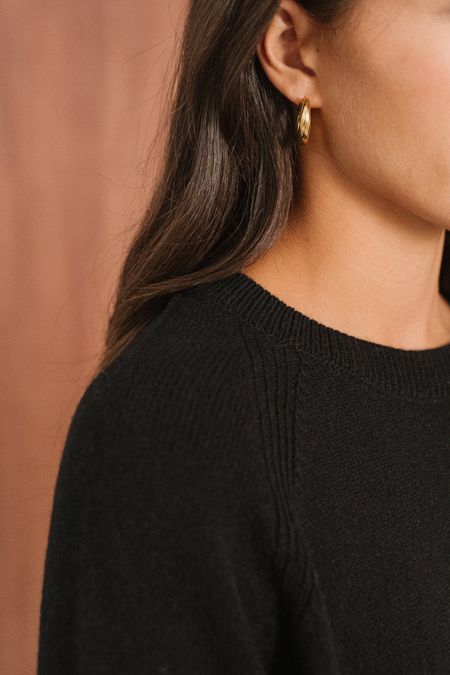 Pull boxy en laine mérinos recyclée | noir - WeDressFair
