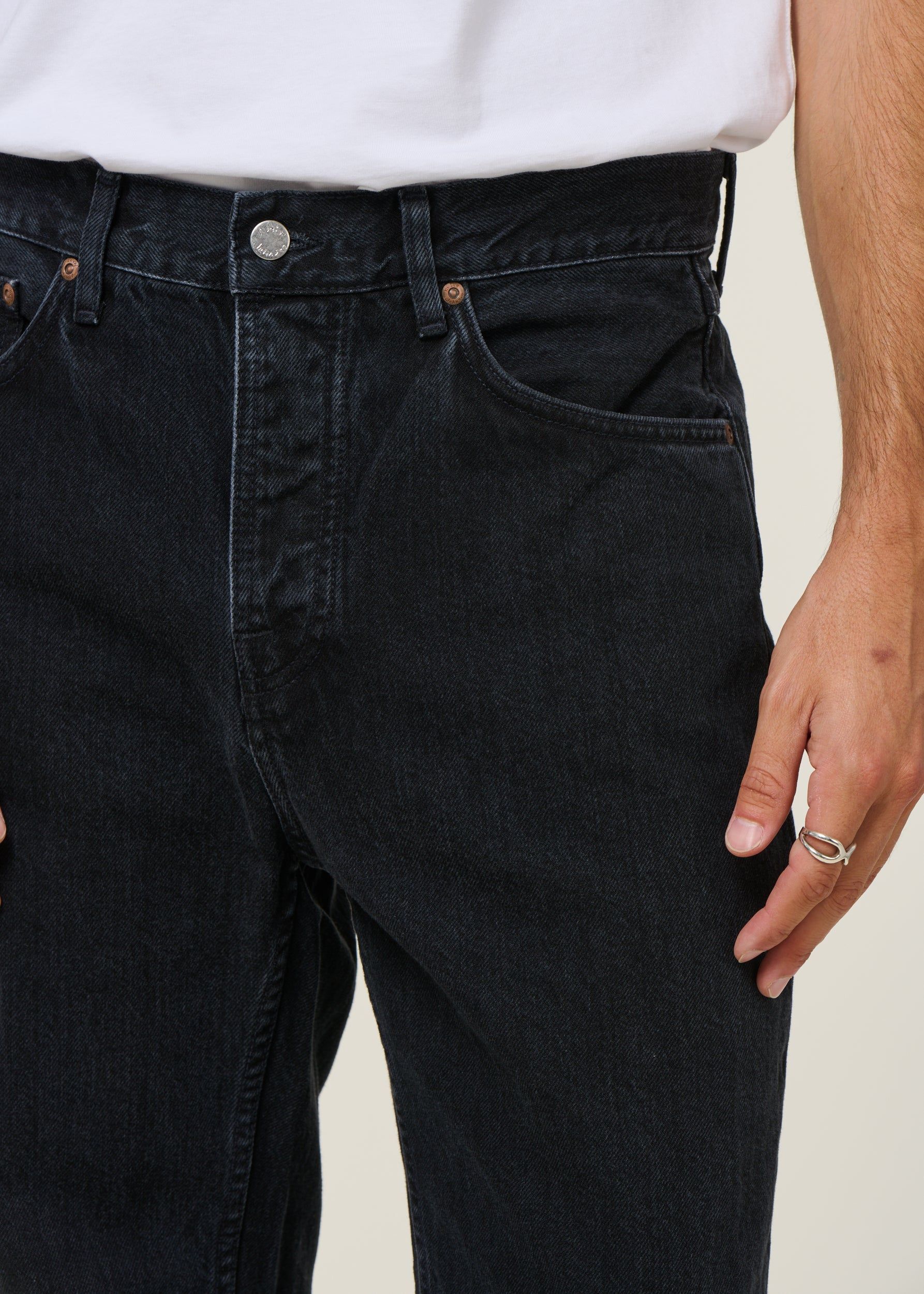 Jean droit large en coton bio | noir "tuff tony black vintage wash", Nudie Jeans, photo 2