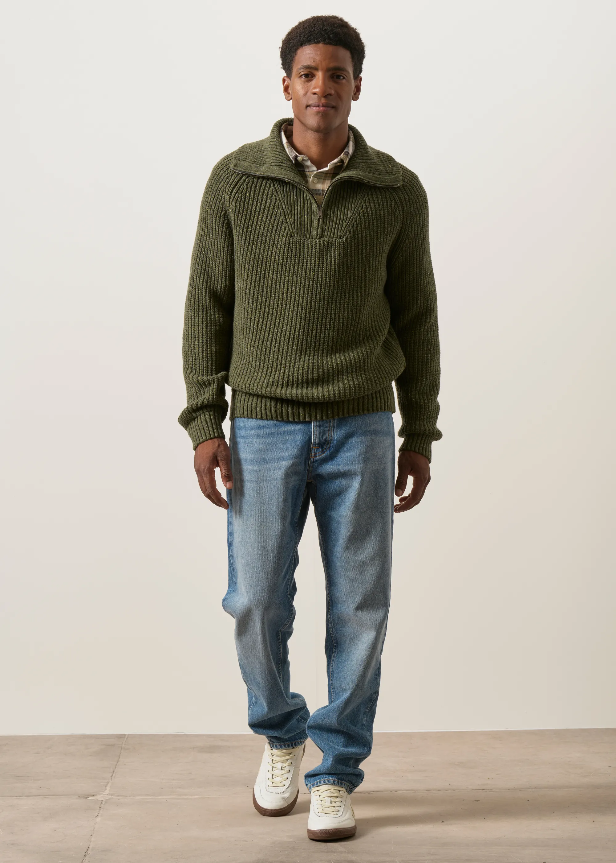 Pull col zippé en coton bio et en laine recyclée | vert "Tweed knit troyer - dark earth tweed", Armedangels, photo 3