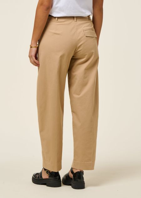 Pantalon ballon en coton bio | beige "barrel leg twill pant - true camel", Armedangels, photo 4