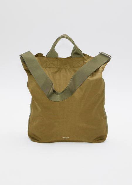 Sac cabas 18l en matière recyclée | vert "Grid shopper bag - olive" - Sandqvist