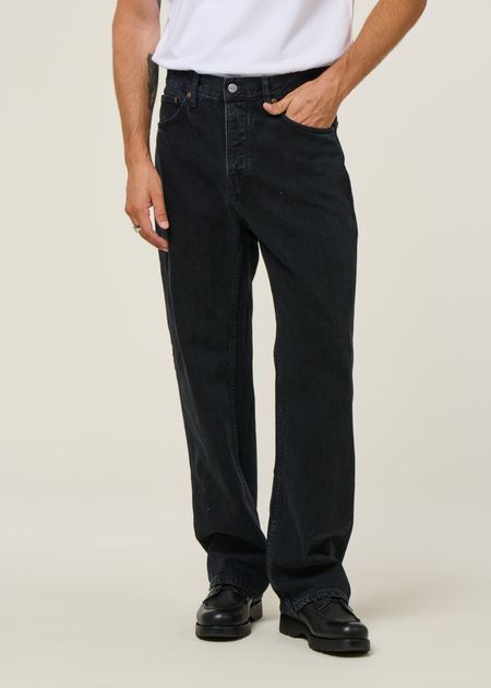 Jean droit large en coton bio | noir "tuff tony black vintage wash"