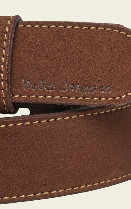 Ceinture en cuir suède tannage végétal | marron "pedersson suede belt - dark brown" - Nudie Jeans