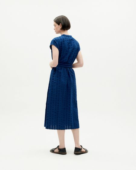 Robe midi ceinturée en coton bio | bleu "navy big seersucker gretel dress", Thinking Mu, photo 3