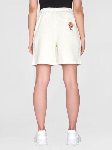 Short en coton bio | blanc à motif brodé "loose fit sweat shorts egret", Knowledge Cotton Apparel, photo 3