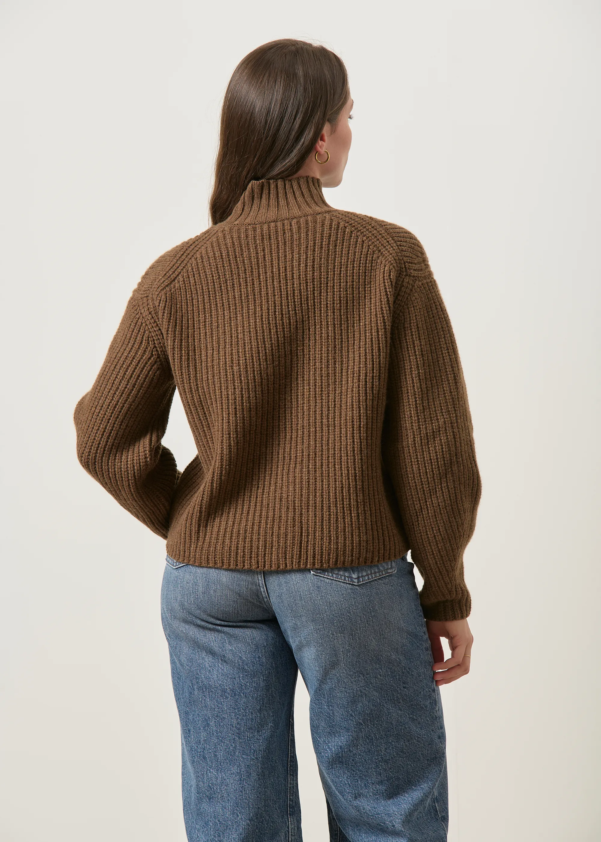 Pull col montant en côtes anglaises en laine mérinos | chocolat, WeDressFair, photo 5