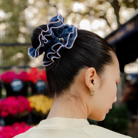 Maxi chouchou en matière upcyclée | jean clair - bord rose - Chou²