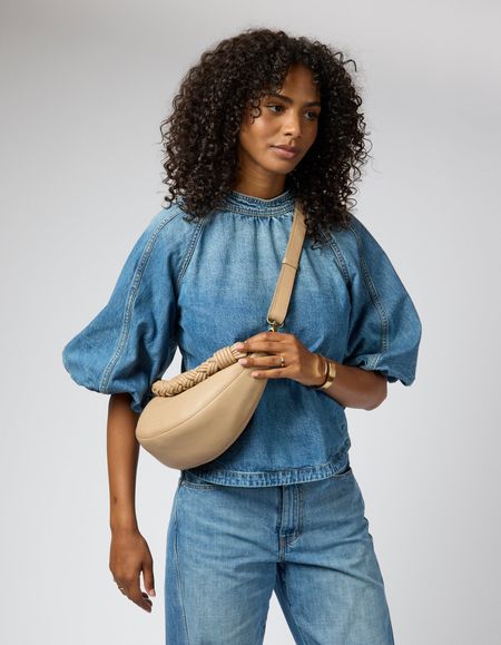 Sac à bandoulière en cuir certifié | dark-sand "leo midi - dark sand soft grain (twisted handle)" - O My Bag