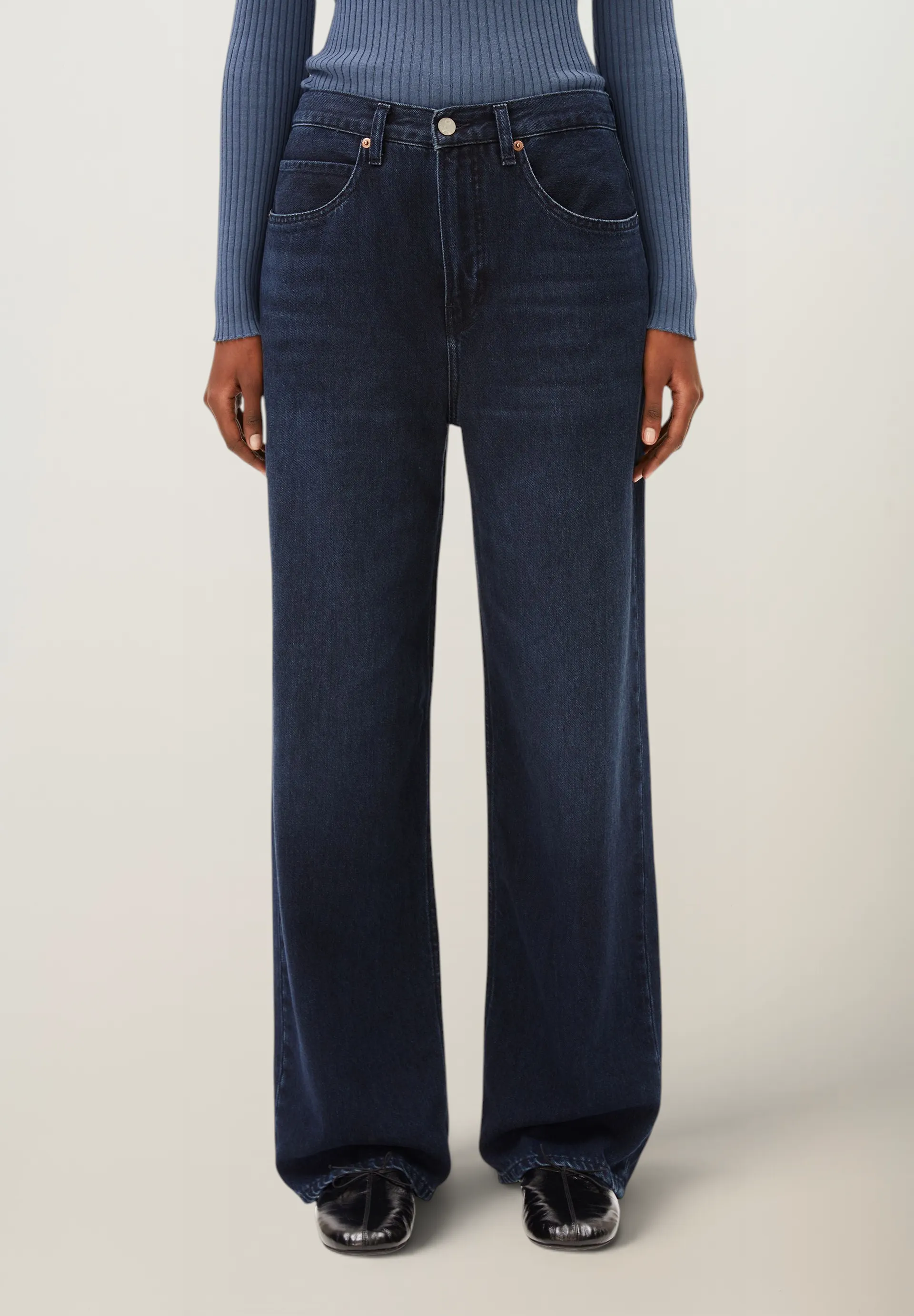 Jean baggy taille basse en coton recyclé | bleu "Haayi low waist baggy jean - fluid ink", Armedangels, photo 1