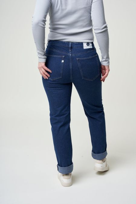 Jeans mit geradem Schnitt aus Bio-Baumwolle und recycelter Baumwolle - piper straight stone indigo, Mud Jeans, Foto 3