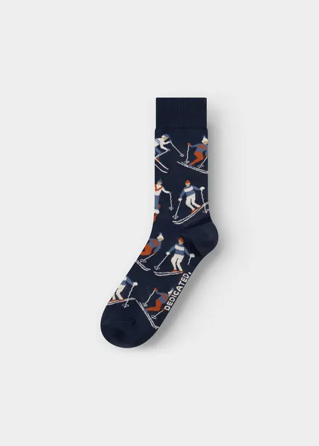 Chaussettes brodées en coton bio | bleu "sigtuna- ski team", Dedicated