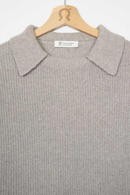 Pullover mit Hemdkragen aus recycelter Baumwolle | Grau "maglia olivia grigio ghiaccio", Rifò, Foto 5