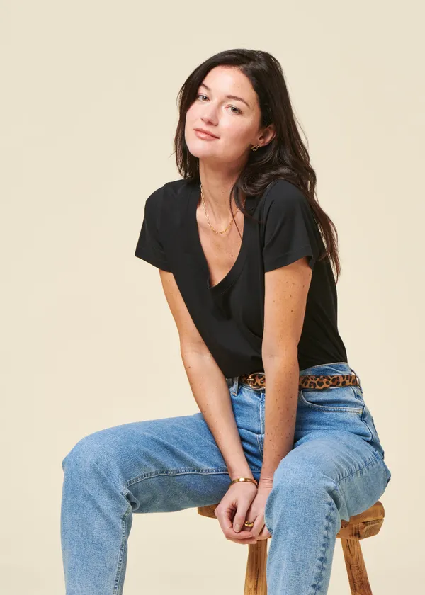 Le t-shirt décolleté noir, WeDressFair