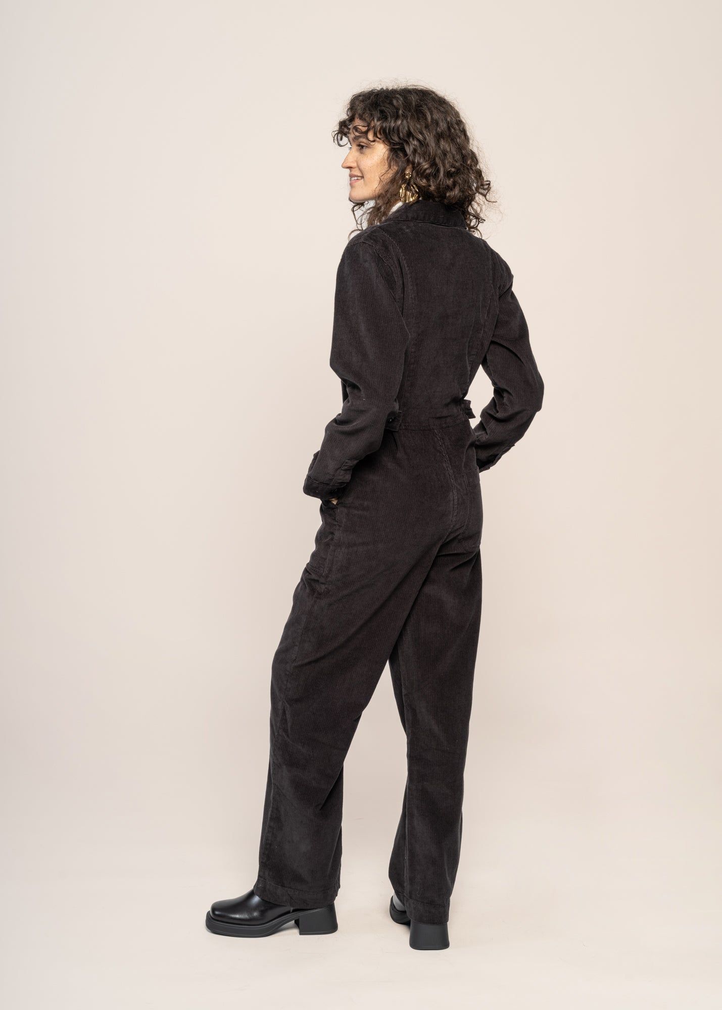 Cord-Overall aus Bio-Baumwolle | Schwarz "overall docksta corduroy black", Dedicated, Foto 3