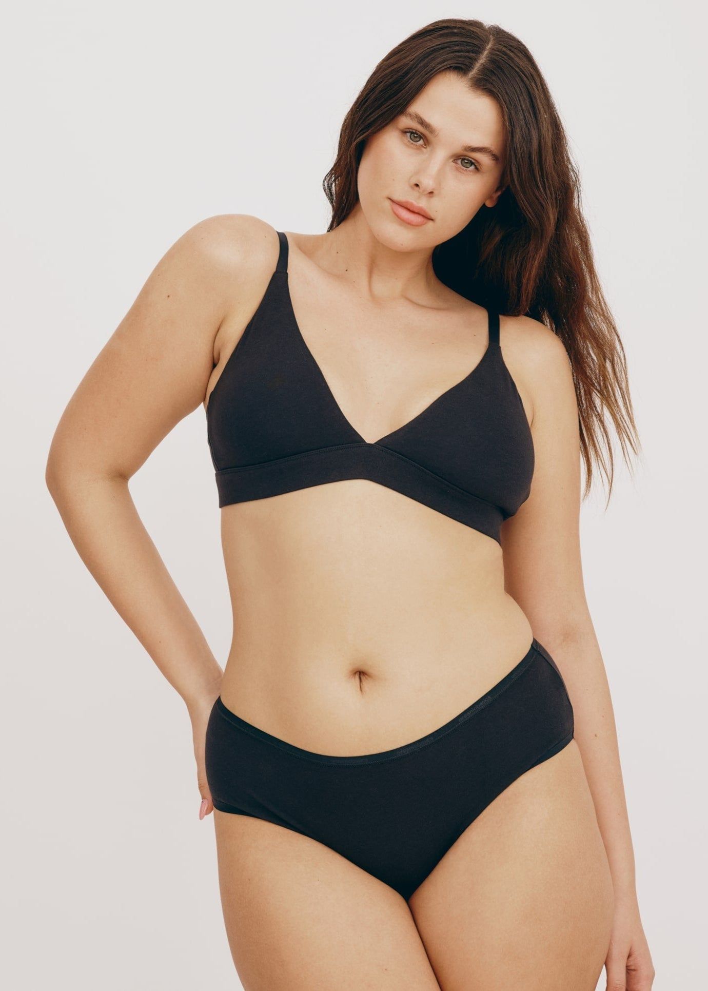 Triangel-BH aus Bio-Baumwolle | Schwarz "core v2 triangle bralette black", Organic Basics, Foto 2