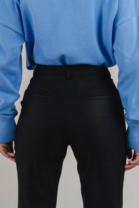 Pantalon droit noir en coton bio et ecovero- tatnaa black, Armedangels, photo 5
