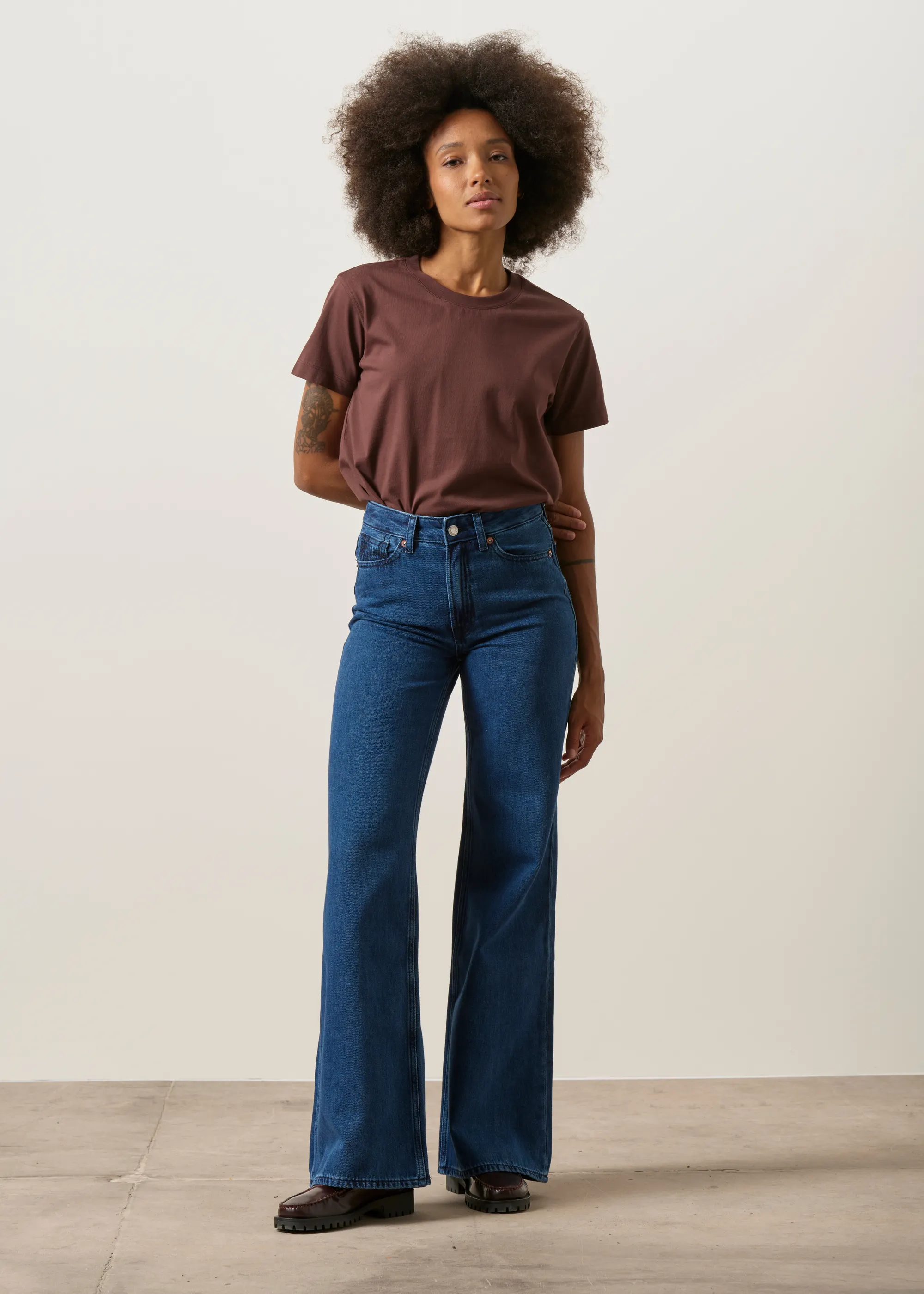 Jean flare en coton bio | bleu "jane - alex dark worn", Kings of Indigo, photo 1