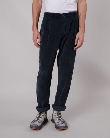 Pantalon ample en velours côtelé de coton bio | marine "corduroy pleated chino navy"