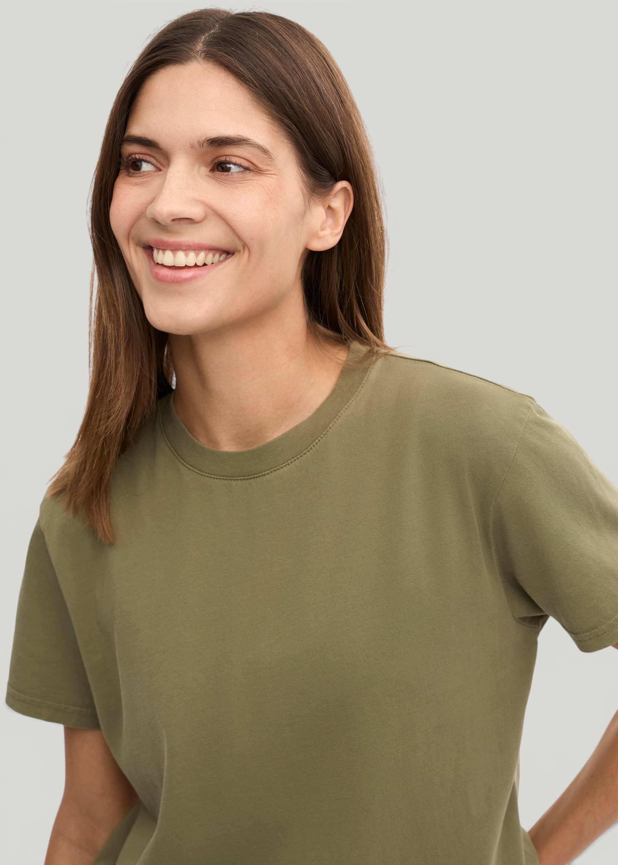 T-Shirt aus Bio-Baumwolle | Grün "dusty olive", Colorful Standard, Foto 2