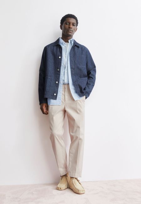 Chino droit en coton bio | beige "Taamir pleated chino pant - sandstone" - Armedangels