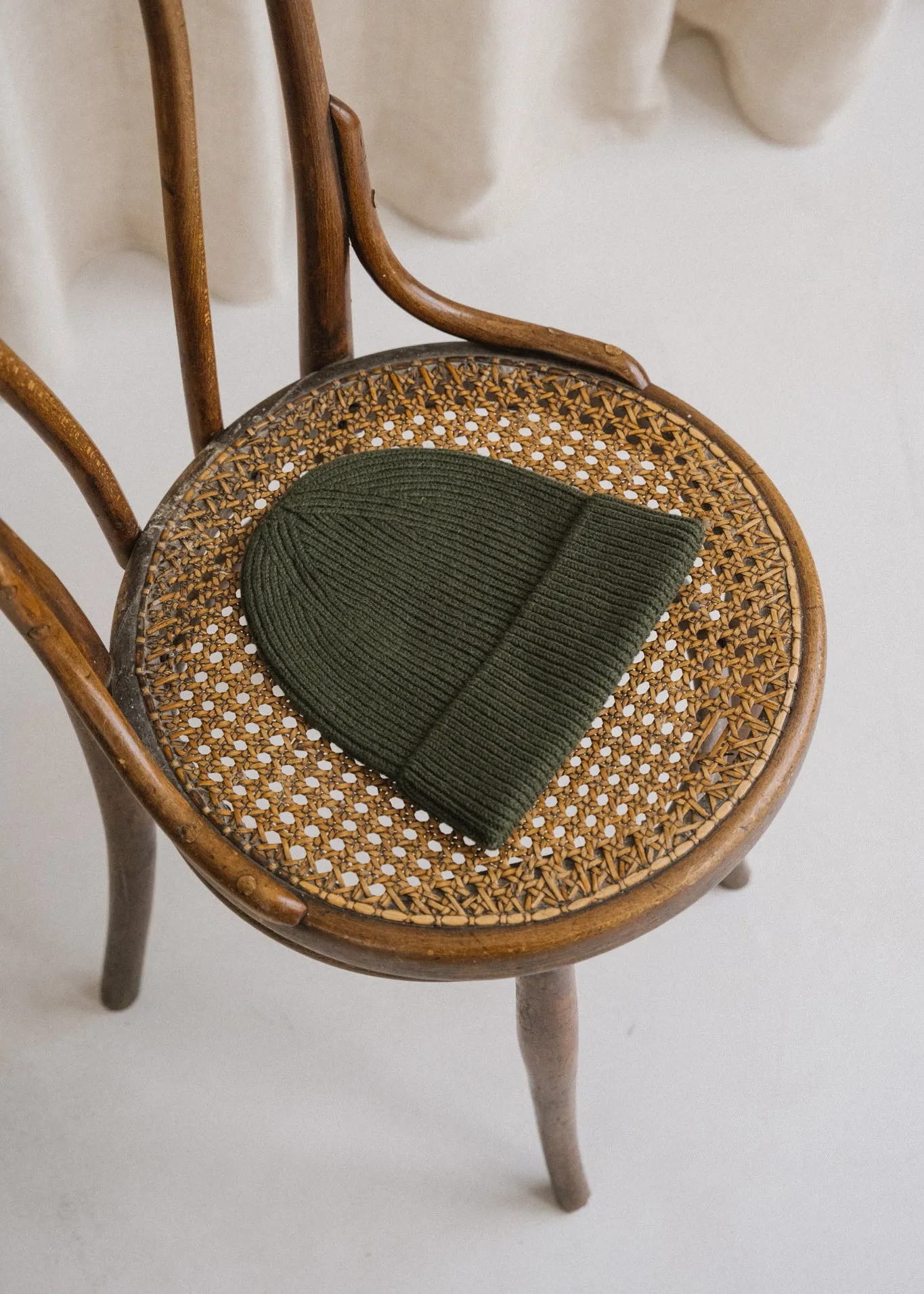 Bonnet en laine mérinos recyclée | olive, WeDressFair, photo 6