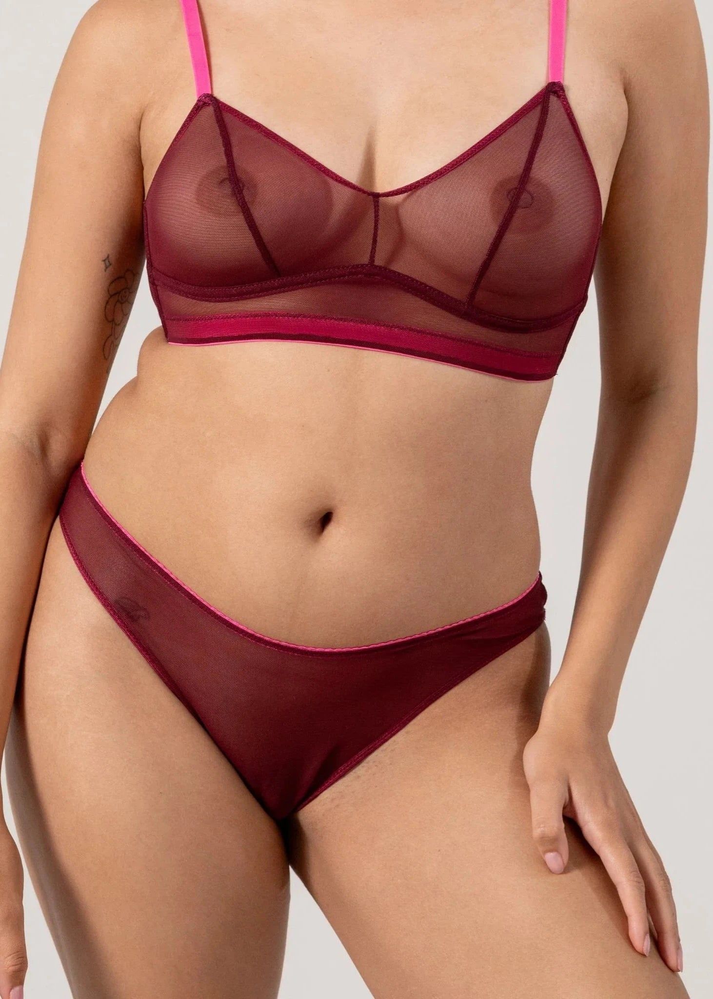 Slip aus recycelten Materialien | Rot "mesh bikini briefs - burgundy/neon pink", Understatement, Foto 2