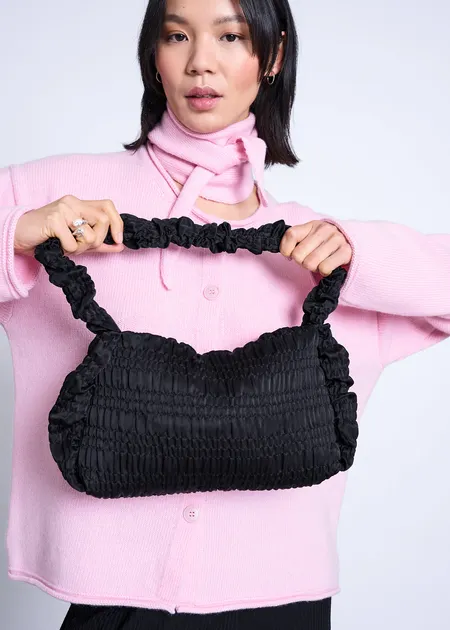 Sac à main en ecovero | noir "Ruffled bag avi black", Jan'n June, photo 2